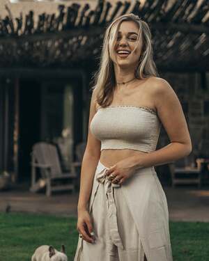 Sadie Robertson nude 12