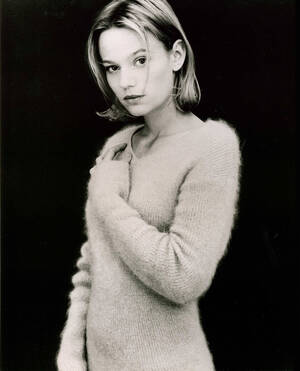 Samantha Mathis nude 8