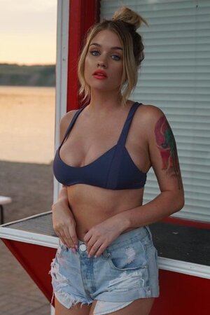 Samantha Ravndahl nude 3