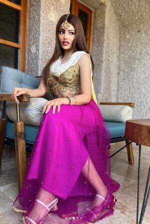 Sanjna Suri nude 4