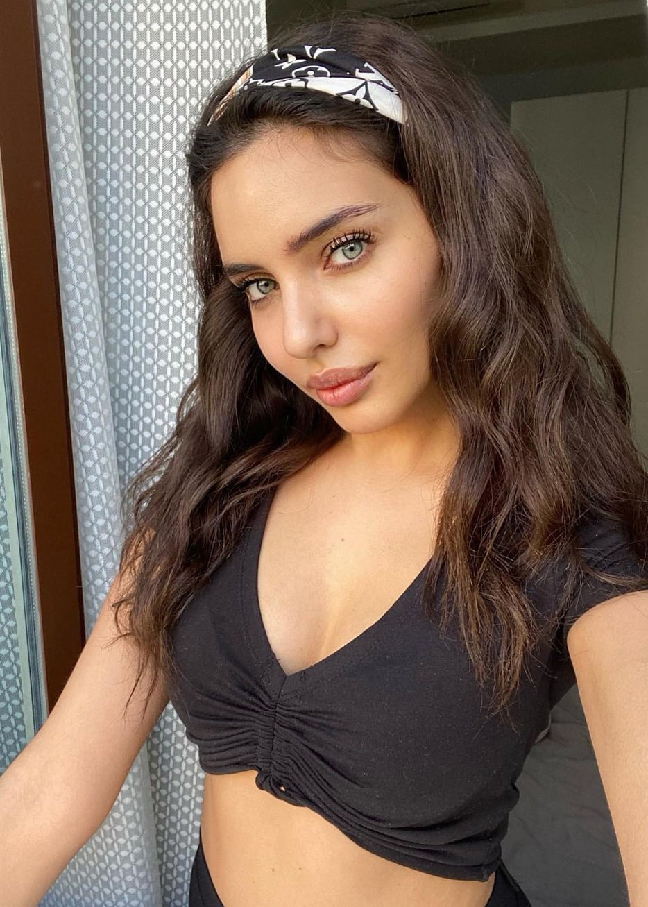 Sara Arfaoui nude 7