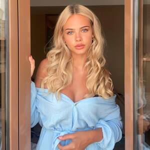 Sara Crumbleleg nude 8