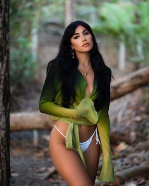 Sara Hesri nude 4