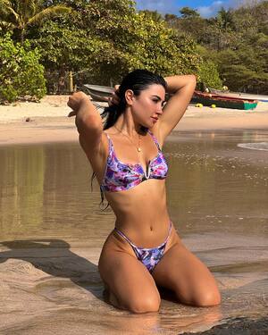 Sara Hesri nude 9