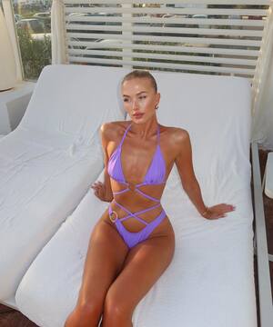 Sara Johansen nude 9