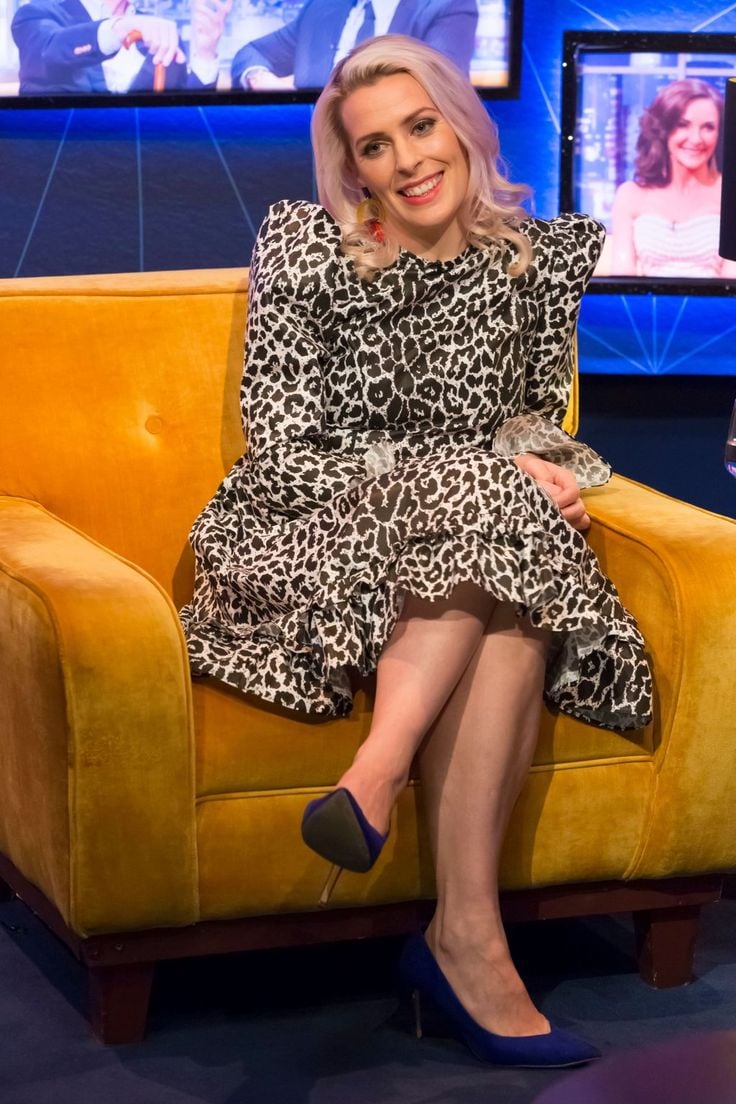Sara Pascoe nude 5