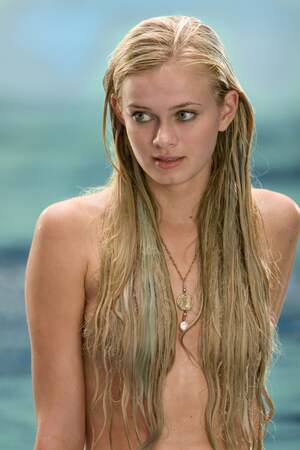 Sara Paxton nude 6