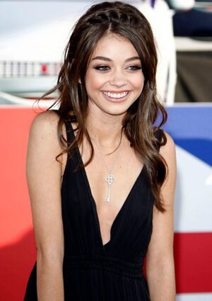 Sarah Hyland nude 8