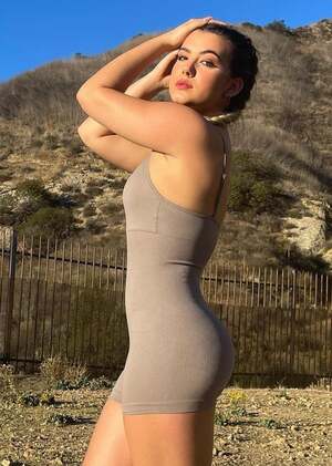 Sarah-Jade Bleau nude 4