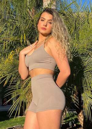 Sarah-Jade Bleau nude 9