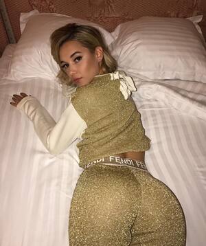 Sarah Snyder nude 9