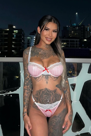 Sarisa nude 1