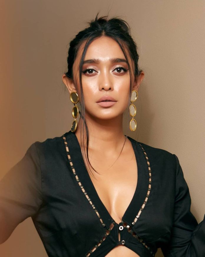 Sayani Gupta nude 3
