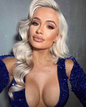 Scarlett Bordeaux nude 5