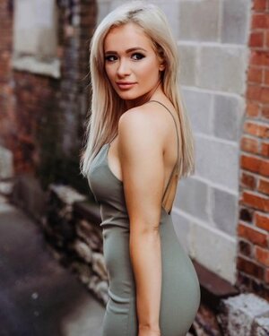 Scarlett Bordeaux nude 7