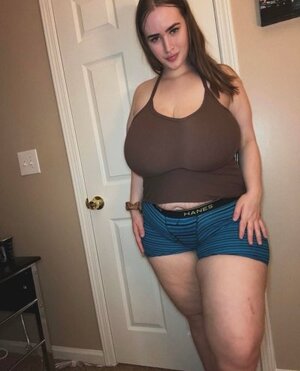 Scarlett Rose 34E nude 2