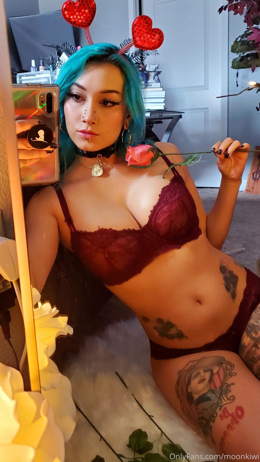 Scream Kiwi nude 9