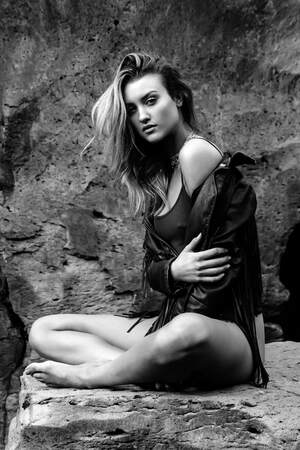 Sena Ostra nude 12