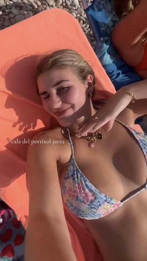 Senna Bellod nude 5