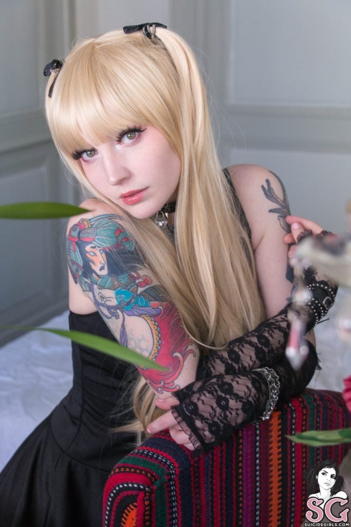 Shamandalie Fox nude 4
