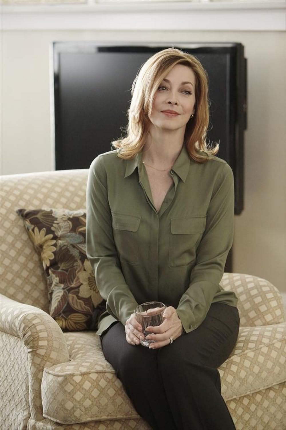 Sharon Lawrence nude 2