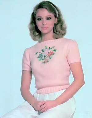 Shelley Long nude 1
