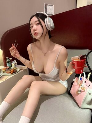 Shin Jae Eun nude 9