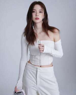 Shin Soo-hyun nude 1
