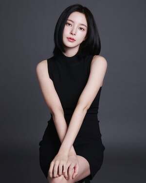 Shin Soo-hyun nude 2