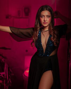 Shiny Dixit nude 6