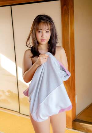 Shion Yumi nude 3