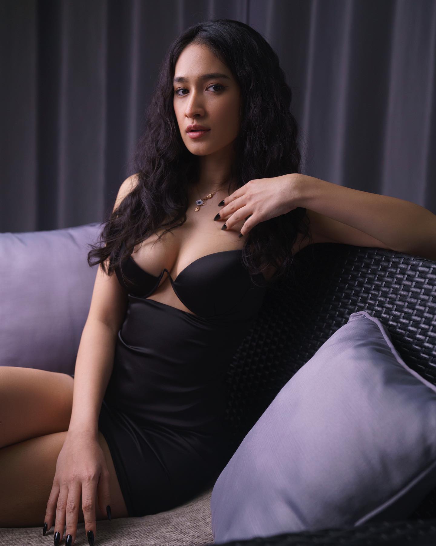Shwe Eain Si nude 11
