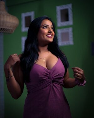 Shyna Khatri nude 12