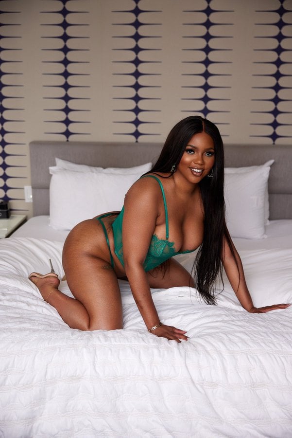 Sierra Sinclair nude 10