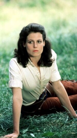 Sigourney Weaver nude 2