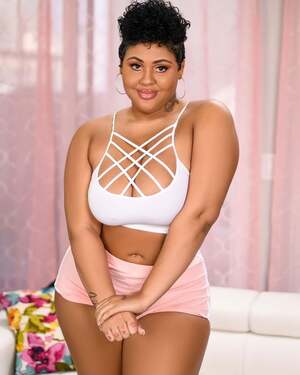 Simone Richards nude 4