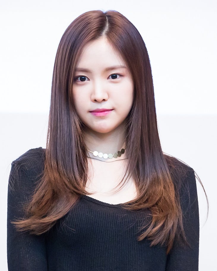 Son Na-eun nude 3