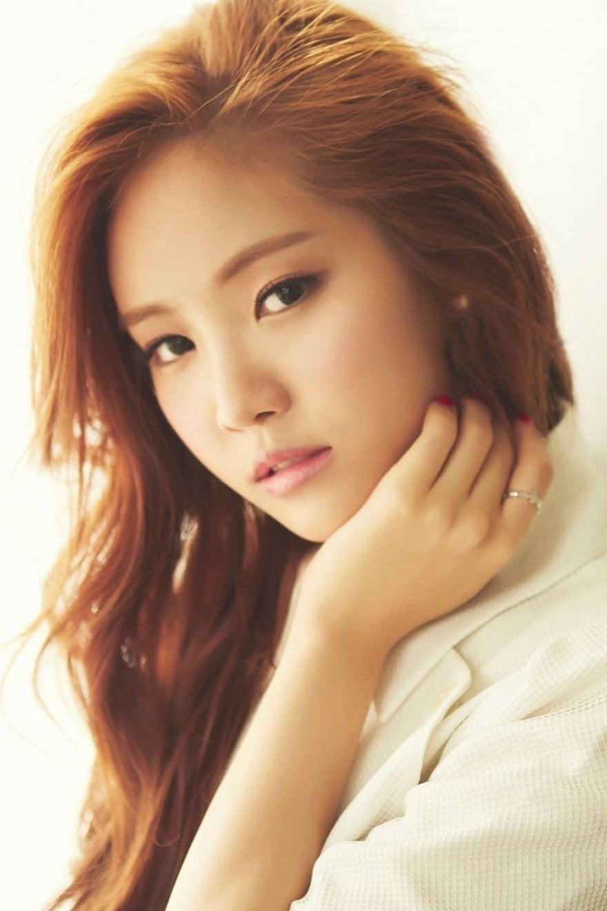 Son Na-eun nude 4
