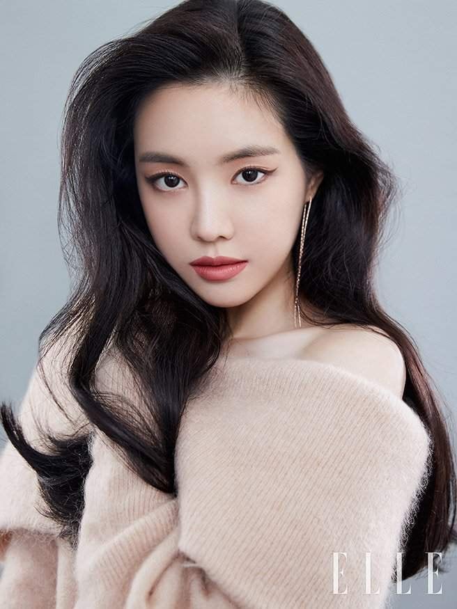 Son Na-eun nude 6