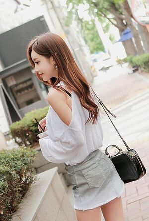 Son Yoon Joo nude 12