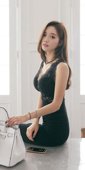 Son Yoon Joo nude 5
