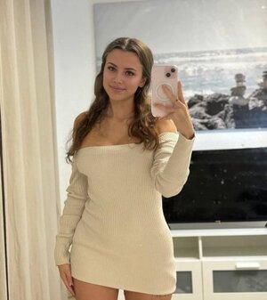Sophia Kate nude 4