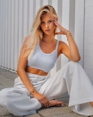 Sophia Luders nude 2