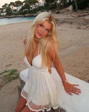 Sophie Charlott nude 4