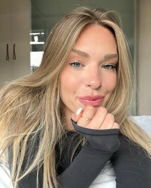 Sophie Lauren nude 7
