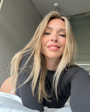 Sophie Lauren nude 8
