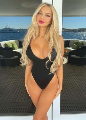 Sophie Saint nude 1