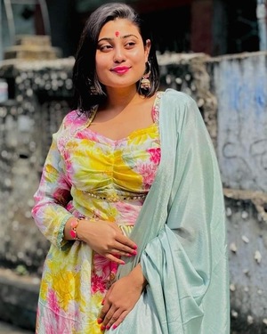 Soumi Saha nude 7