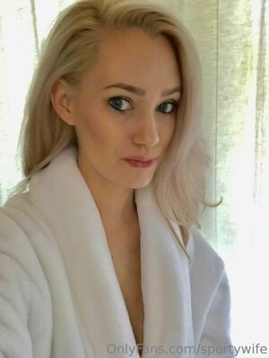 SportyWife nude 5