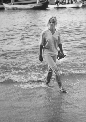 Sue Lyon nude 4